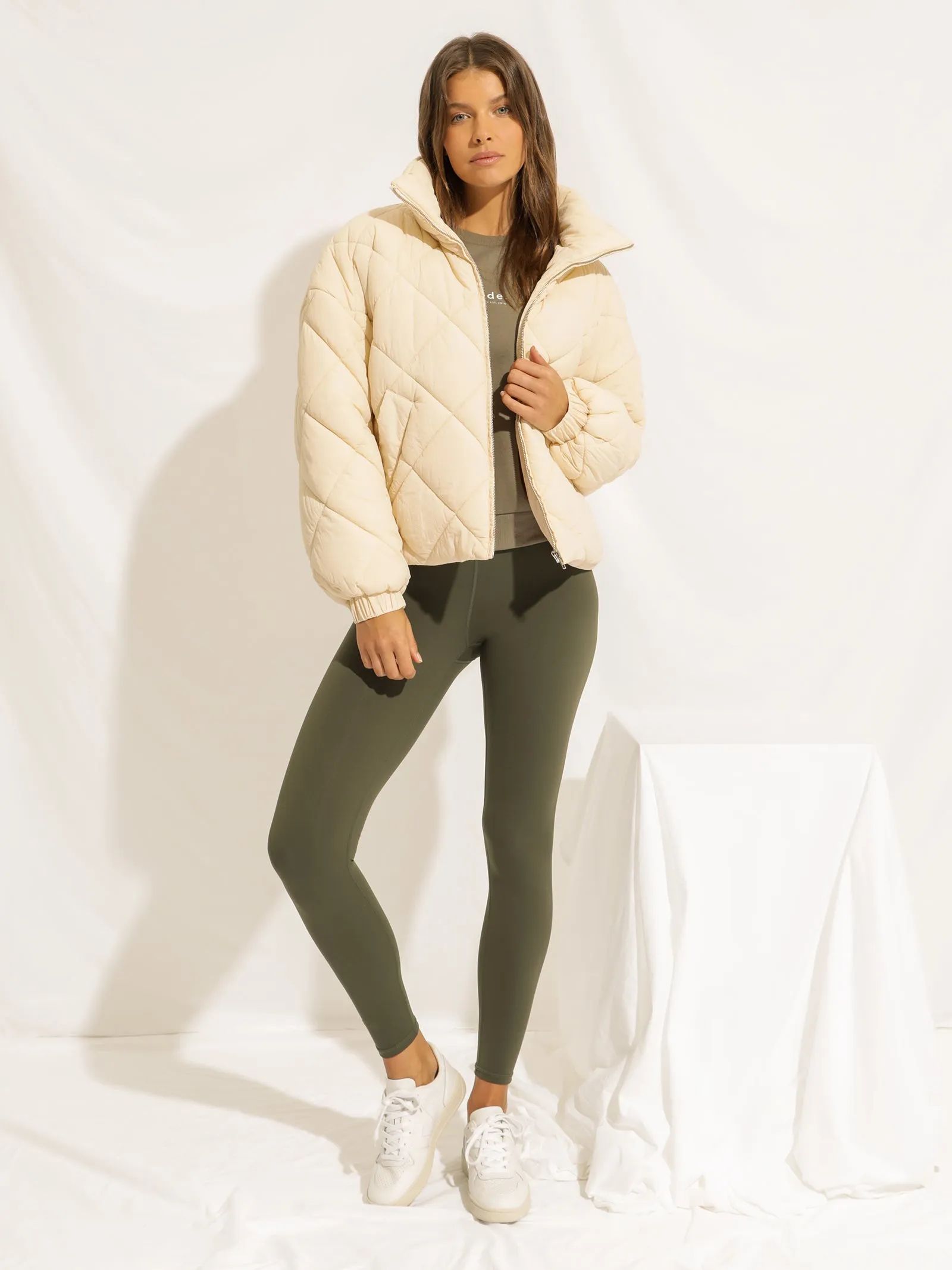 Asha Puffer Jacket in Wheat