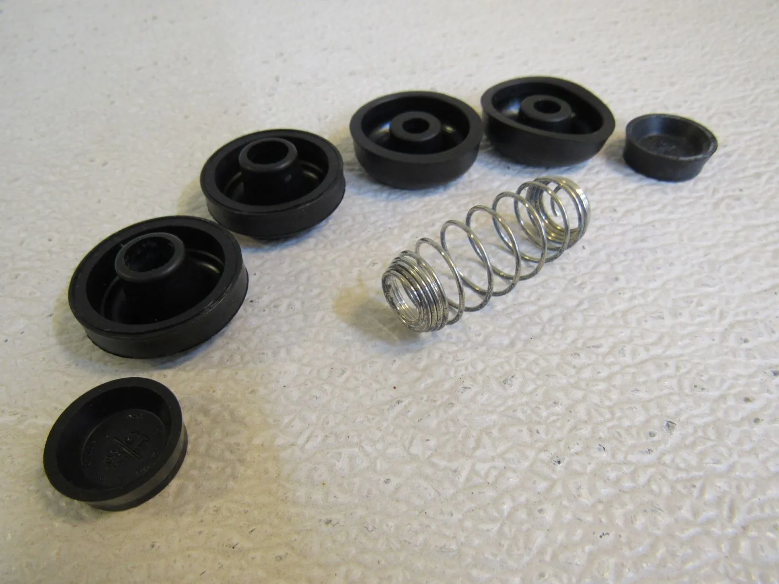 Carquest Wheel Cylinder Kit Drum Brake C1022 -- New